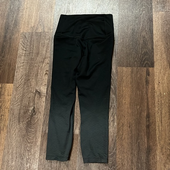 Nike Women’s Zonal Strength Crop Tight - Picture 2 of 2